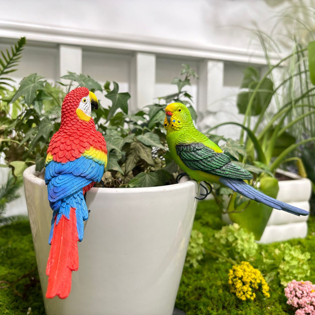 Loros decorativos en resina verde