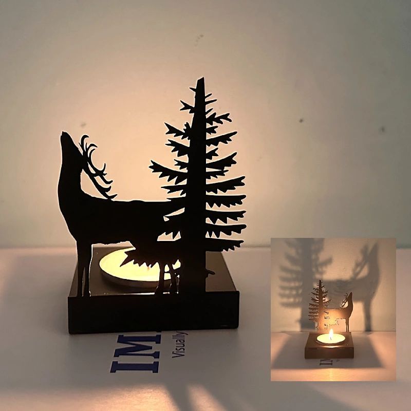 Portavelas de metal con forma de esqueleto con vela